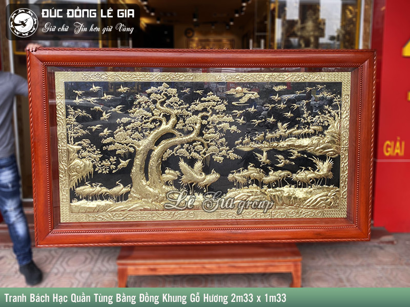 Tranh bách hạc quần tùng mang đến lời chúc sếp luôn giữ được tâm thế vững vàng