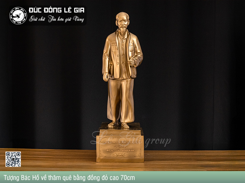 Tượng Bác Hồ về thăm quê bằng đồng đỏ cao 70cm