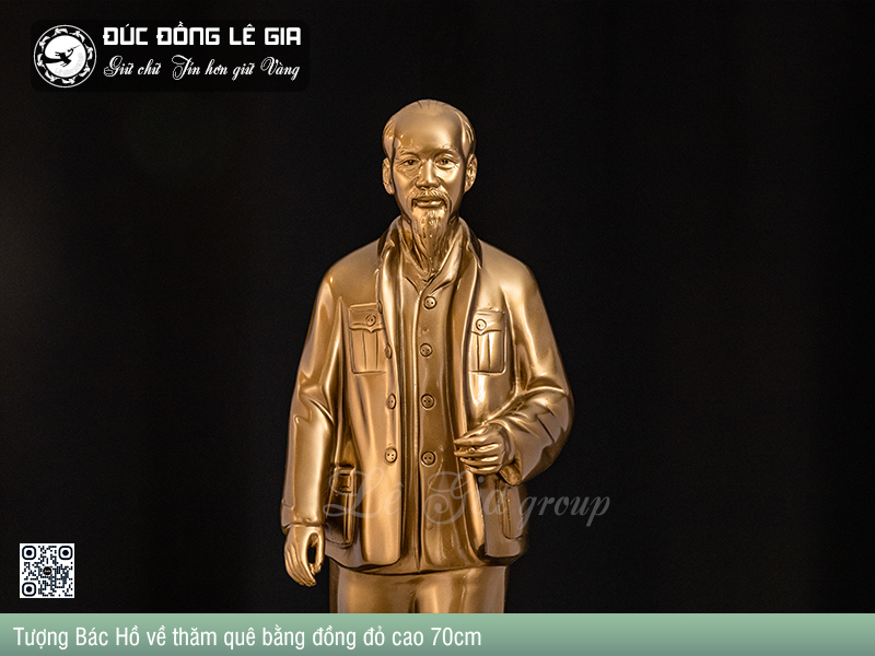 chi-tiet-tuong-bac-ho-ve-tham-que-dong-do