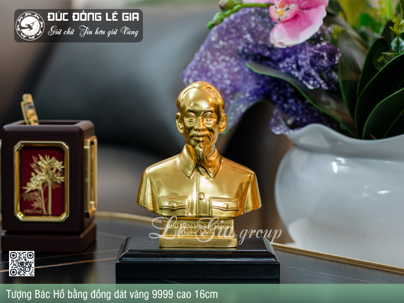Tượng danh nhân Bác Hồ là biểu tượng của trí tuệ vượt trội