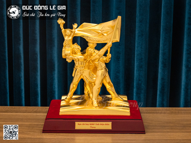 Tượng Điện Biên Phủ - Dát Vàng - 30x21x16cm