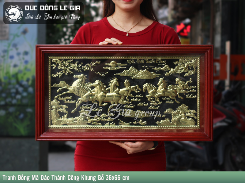 Tranh đồng Mã đáo thành công khung gỗ trò chỉ 36x66cm