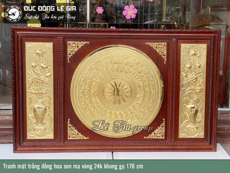 Tranh mặt trống đồng hoa sen mạ vàng 24k khung gụ 176x107 cm