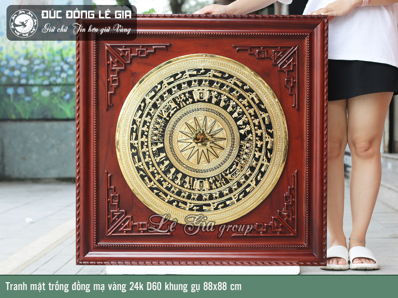 Tranh mặt trống đồng mạ vàng 24k D60 khung gụ 88x88 cm