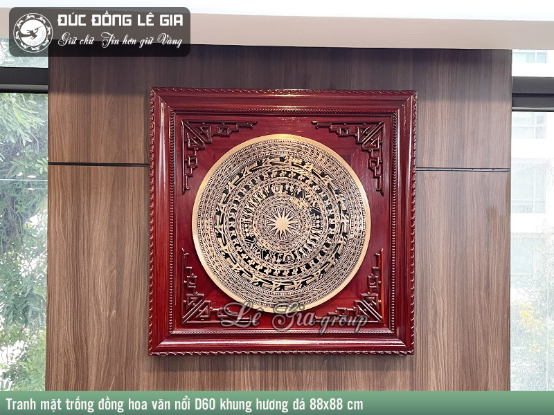 Tranh mặt trống đồng hoa văn nổi D60 khung hương 88x88 cm